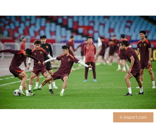中国男足海口训练营开启体能强化周 主帅强调提升反击速度为关键